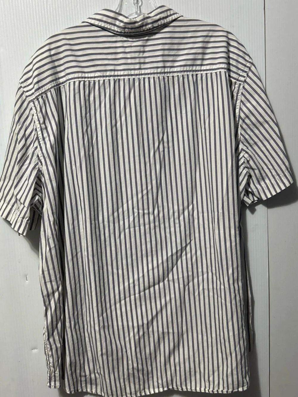 Levi's White and Navy Vertical Stripe Short-Sleeve Button-Up Shirt